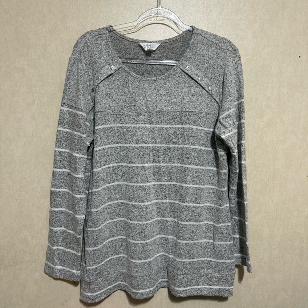Market & Spruce Gray White Striped Soft Button Detail Long Sleeve Sweater